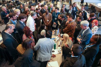 IPCC delegates negotiating in a huddle in Istanbul, Türkiye.